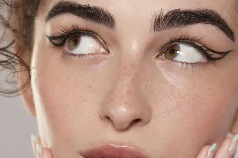 Successful eyebrow transplant experience in women and men