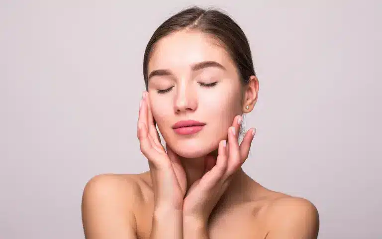 مزوتراپی و کربوکسی تراپی برای افرادی که پوست خشک یا مستعد چین و چروک دارند مفید است