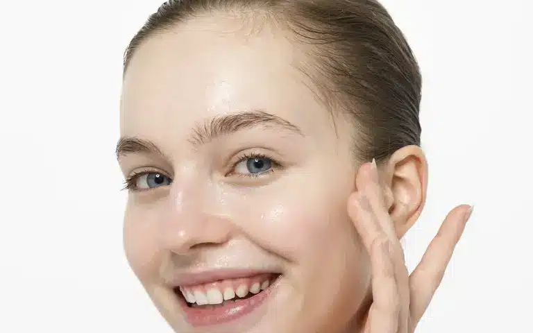 مزوتراپی بعد از سابسیژن پوست به دلیل مزایای فراوان، یکی از انتخاب‌های مناسب برای کسانی است که می‌خواهند نتایج بهتری از درمان‌های پوستی خود دریافت کنند.