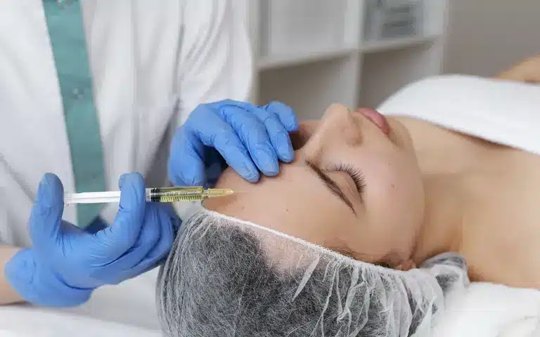 بعد از انجام تزریق چربی به صورت، بدن نیاز به زمان دارد تا چربی‌های تزریق شده در نواحی مختلف صورت تثبیت شوند.